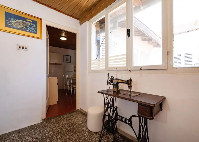 Timeless Antique Old Town With Terrace Apartment