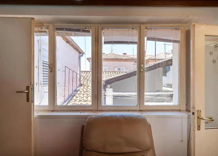Timeless Antique Old Town With Terrace Lejlighed