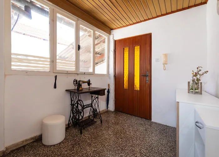 Timeless Antique Old Town With Terrace Apartment Zadar