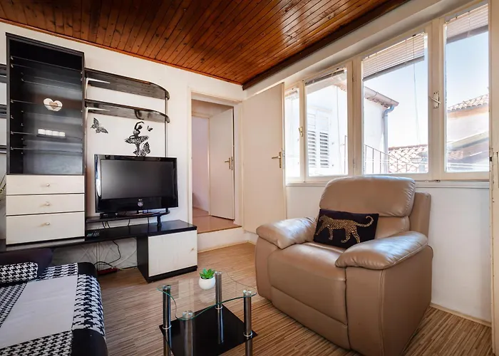 Apartment Timeless Antique Old Town With Terrace