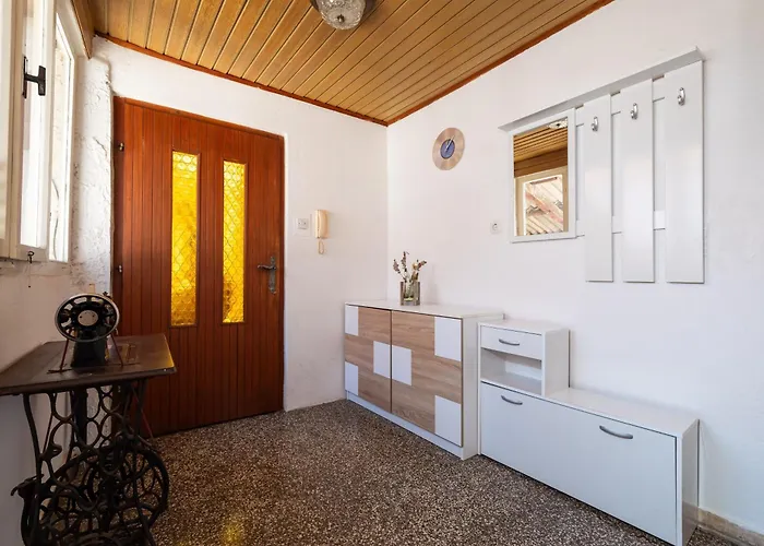 Timeless Antique Old Town With Terrace Apartment Zadar
