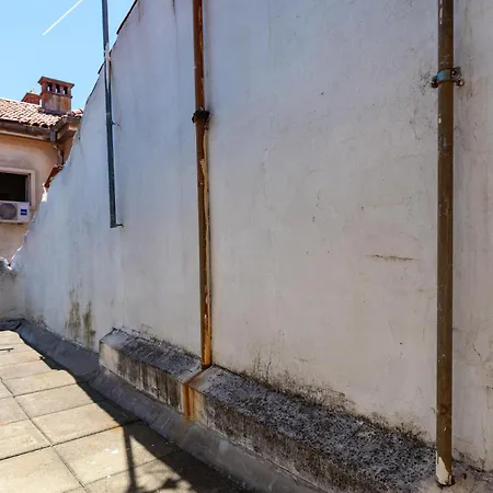 Timeless Antique Old Town With Terrace Apartment