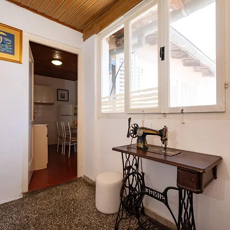 Timeless Antique Old Town With Terrace Appartement