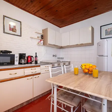 Timeless Antique Old Town With Terrace Appartement *