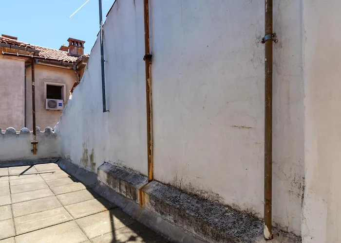 Timeless Antique Old Town With Terrace Apartman