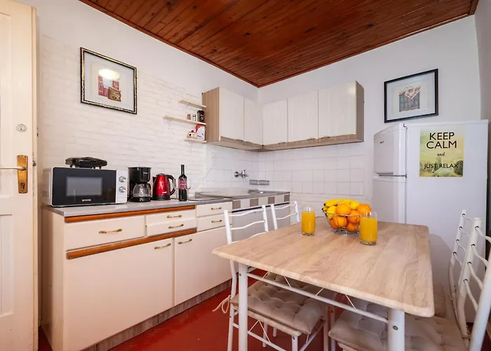 Timeless Antique Old Town With Terrace Апартаменты *