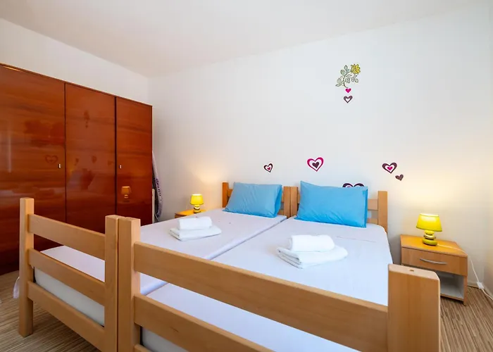 Timeless Antique Old Town With Terrace Apartman