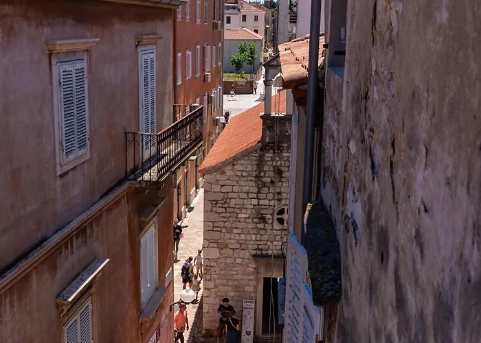 Timeless Antique Old Town With Terrace Апартаменты *