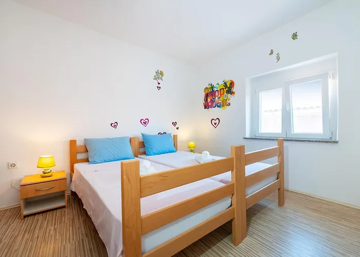 Timeless Antique Old Town With Terrace Апартаменты *